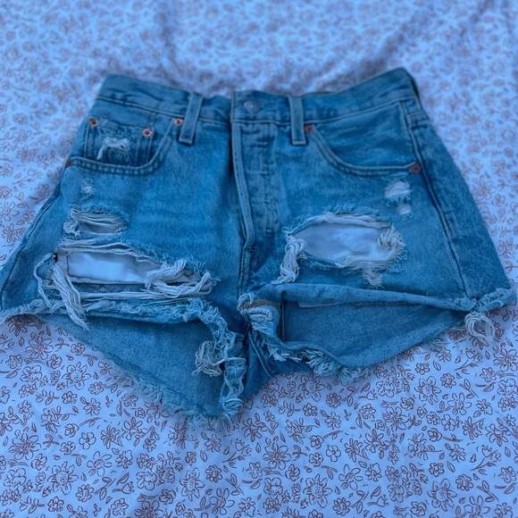 LEVIS SHORTS!!! - Picture 4 of 4